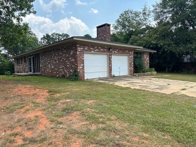 Building Photo - 1007 Riverbend Dr