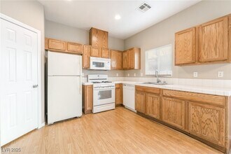 Building Photo - 5164 Bellaria Pl