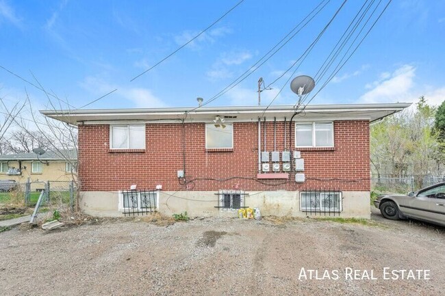 Building Photo - 1479 W Byers Pl