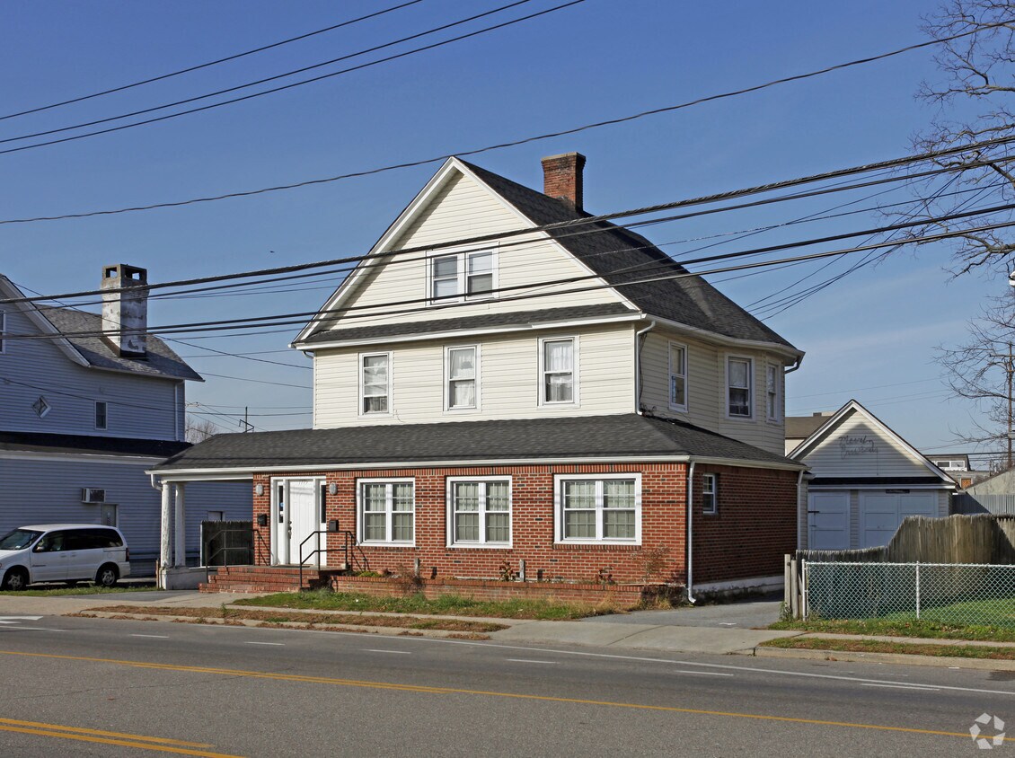 Primary Photo - 1779 Union Blvd