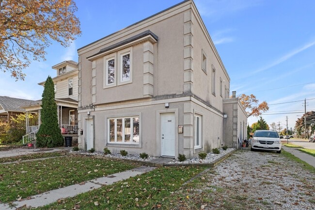 Building Photo - 1501 Elsmere Av