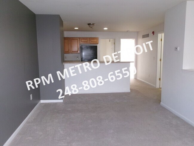 Building Photo - MOVE IN READY CONDO IN TROY