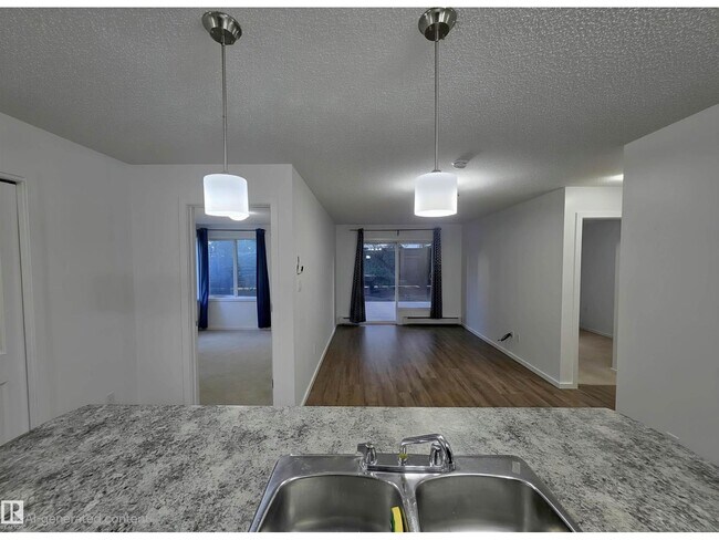 Photo du bâtiment - 340 Windermere Rd NW