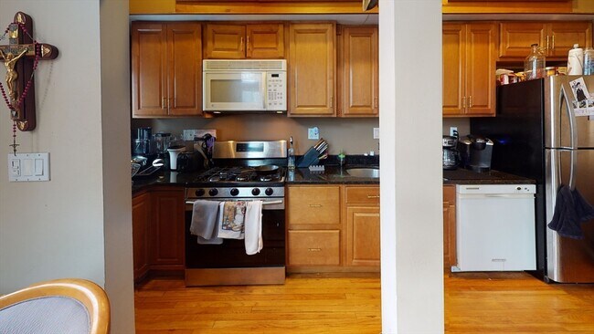 Building Photo - 1868 Commonwealth Ave