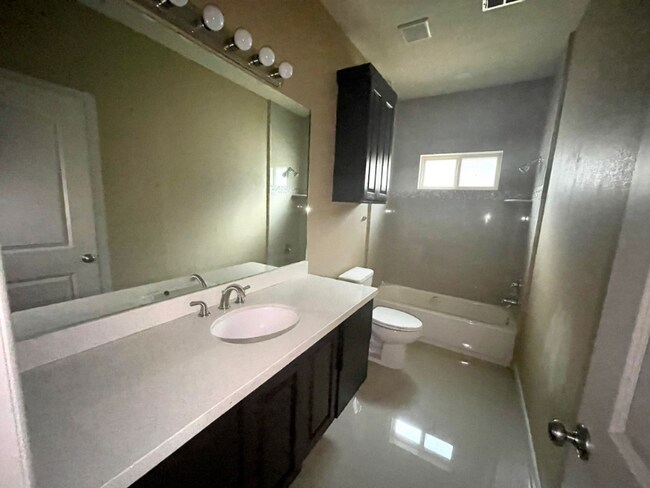 Foto del edificio - 2407 N Mojave St