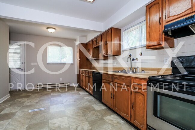 Building Photo - 3 Bedroom Home with Plenty of Character!