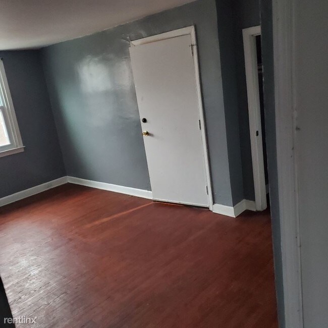 Building Photo - 2 br, 1 bath Apartment - 39* e cliveden