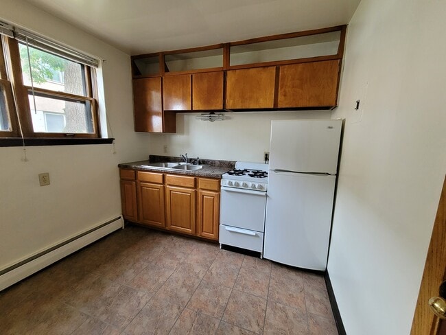 1707-6 - 1707 Thomas Ave