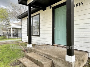 Building Photo - 1016 W Crawford St