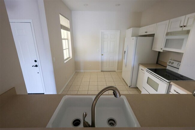 Foto del edificio - 611 Spring Lake Cir