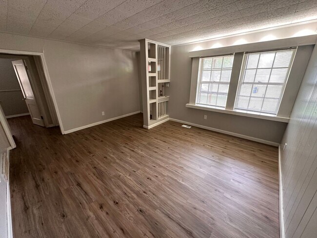 Foto del edificio - 1028 N Terrace Dr