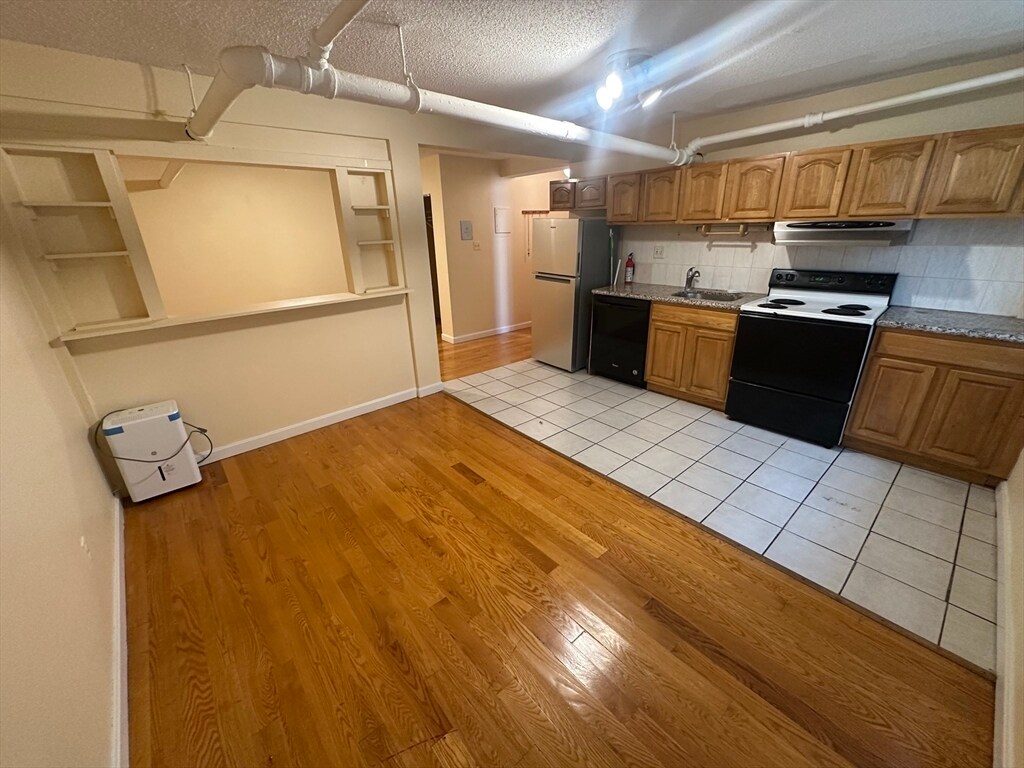 Primary Photo - 313 Summit Ave