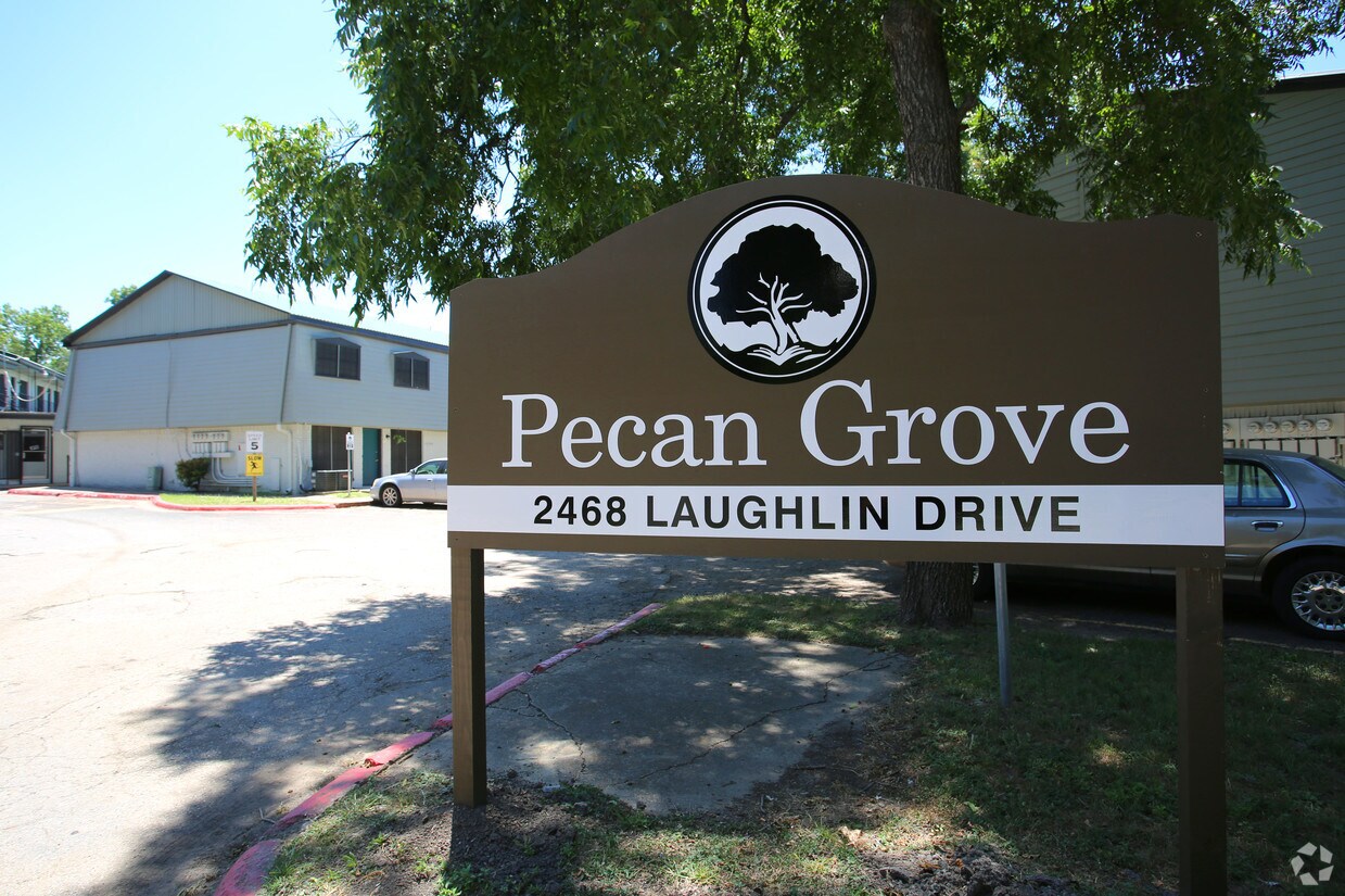 Pecan Grove Apartments in Dallas, TX