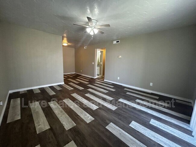 Foto del edificio - 6036 NW Expressway