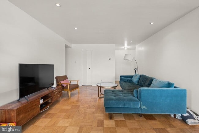 Building Photo - 1900 Lyttonsville Rd