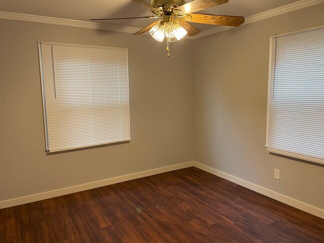 Foto del edificio - 100 Thomas Blvd