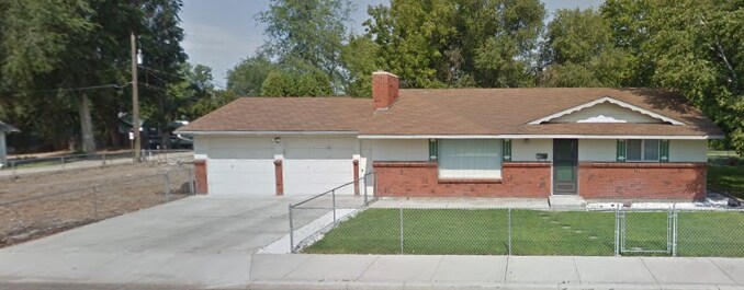 Primary Photo - Beautiful Home in an Excellent Location!