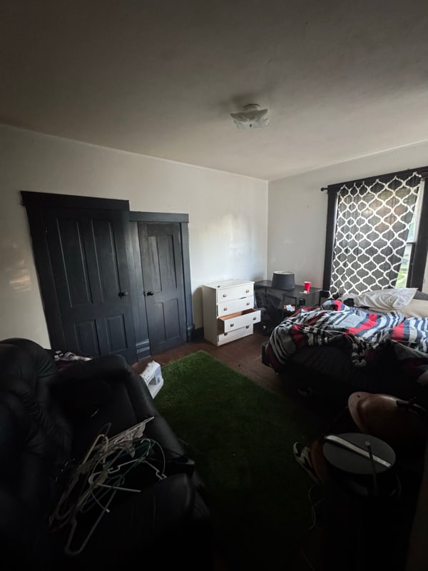 Building Photo - 423 Dodge St