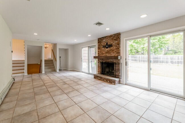 Foto del edificio - 90 Wells Ct