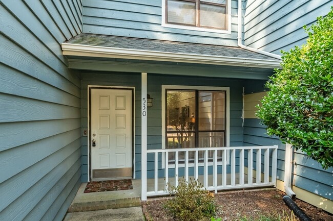 Foto del edificio - 3-Bedroom Townhouse in the Heart of Cary