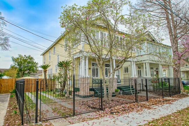 Building Photo - 334 Millaudon St
