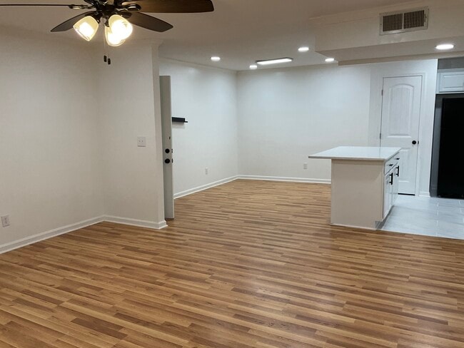 Building Photo - 1010 Woodland Vlg