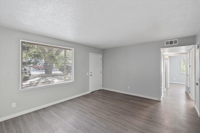 Foto del edificio - Newly Renovated 2/1 Apartment in East Austin