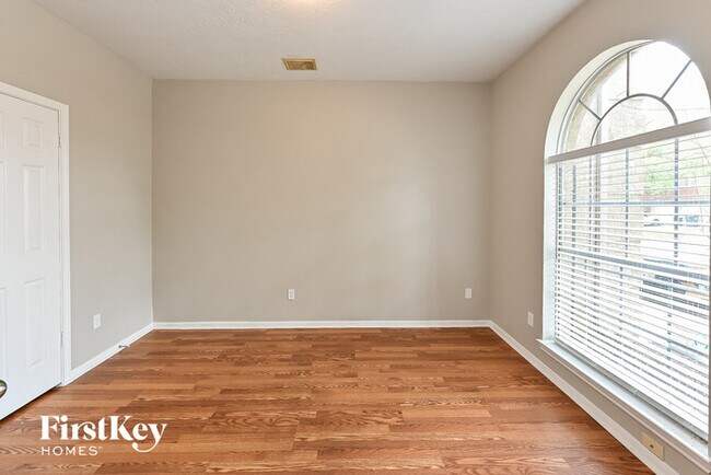 Building Photo - 1026 Abbott Dr