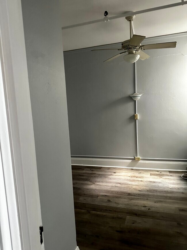 Foto del edificio - 607 E 5th St