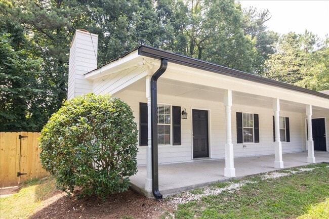 Building Photo - Newly Renovated 3bd/2ba Duplex Unit in Con...