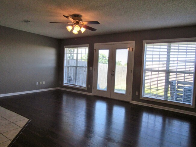 Foto del edificio - 158 Woodmere Dr