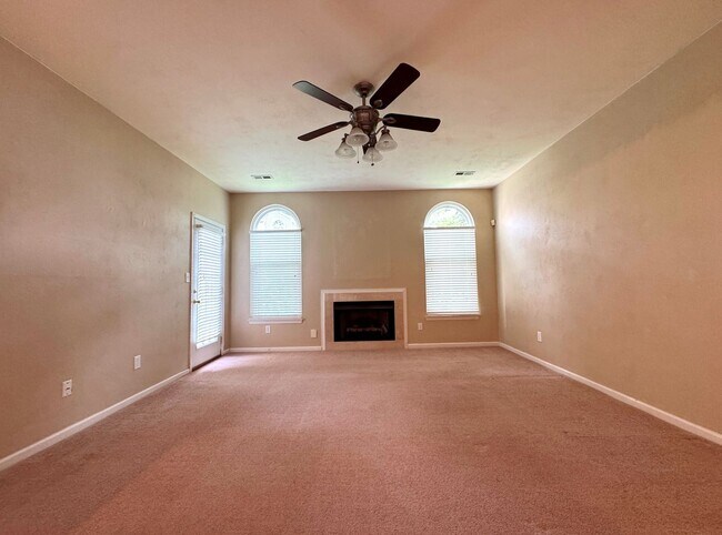 Foto del edificio - 4 Bedroom Home in Buckner Farms!