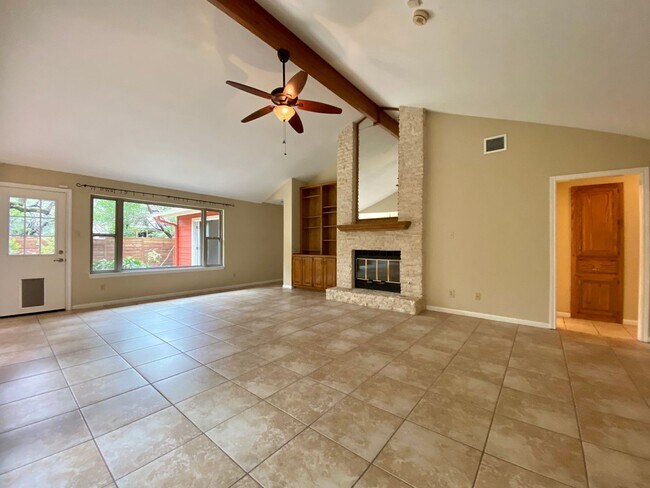 Foto del edificio - Captivating Modern Oasis: Atrium Retreat i...