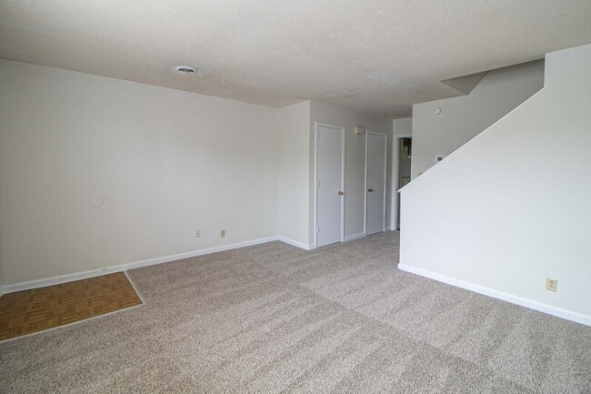 Building Photo - 814 Golf View Pl