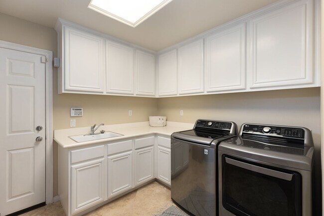Building Photo - 414 Camino Bandera