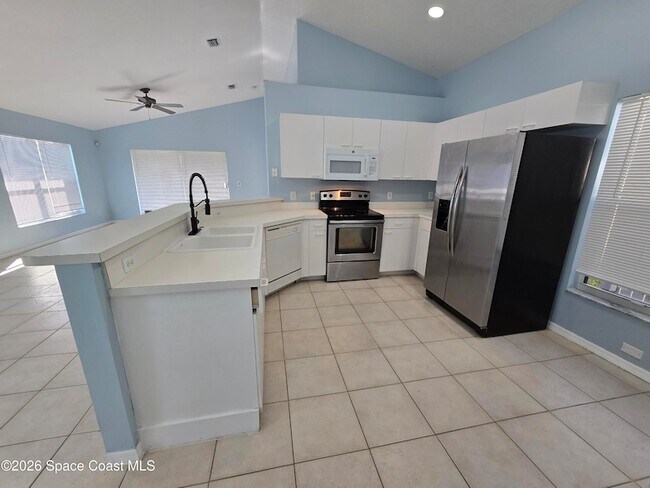 Building Photo - 481 10th Pl