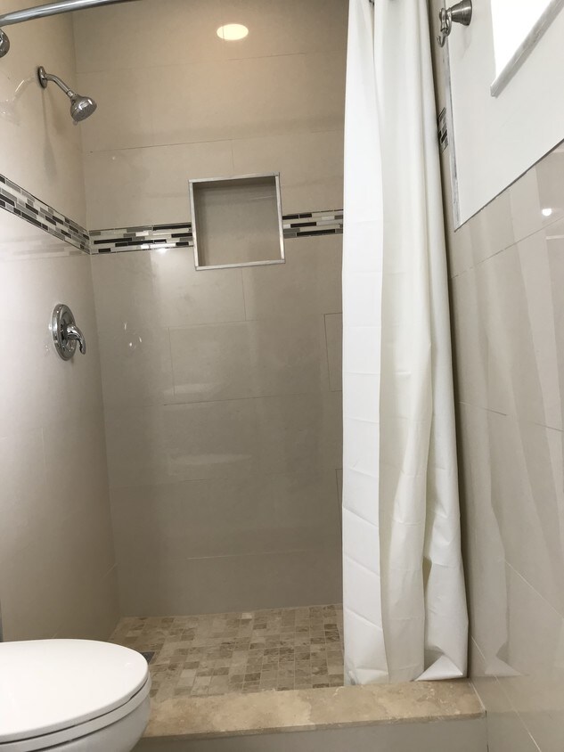 Foto principal - 523 S Rainbow Dr
