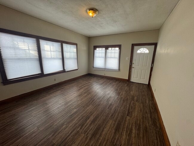 Building Photo - 1211 N Sheridan St