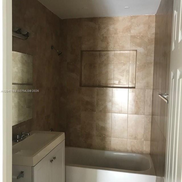 Foto del edificio - 1632 NE 183rd St