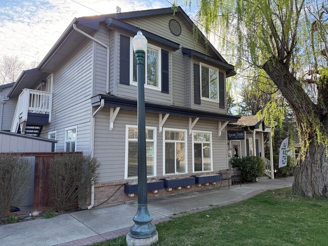 Building Photo - 148 N 2nd St