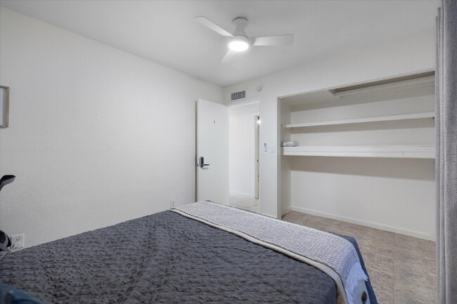 Foto del edificio - 334 W Horseshoe Ave
