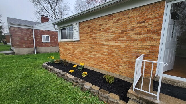 Front gardens - 8446 Clough Pike