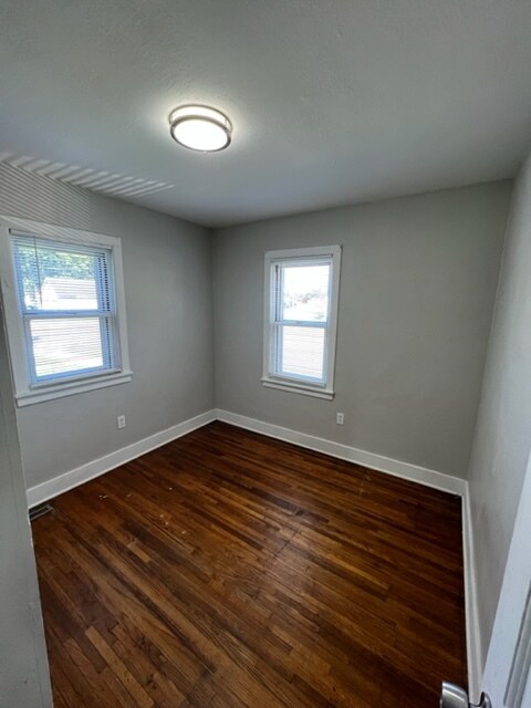 Building Photo - 1211 9th Ave SW