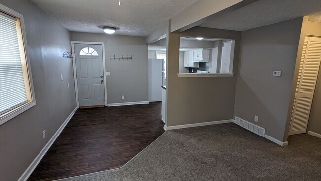 Building Photo - Fresh updates and easy access to Ave G