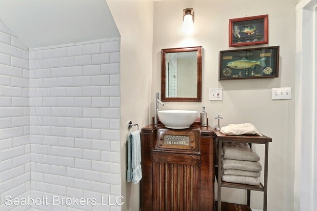 Building Photo - 3 br, 2 bath House - 1208 Lincoln St