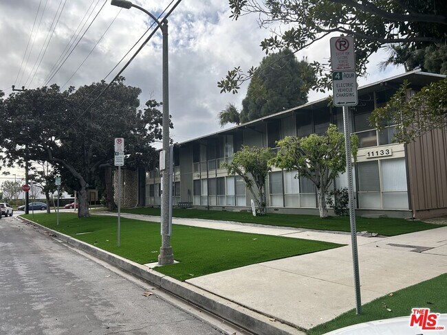 Foto del edificio - 11131 Rose Ave