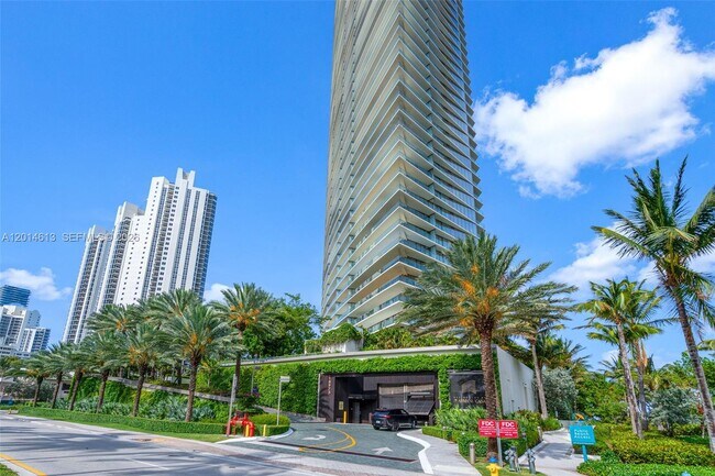 Foto del edificio - 18975 Collins Ave