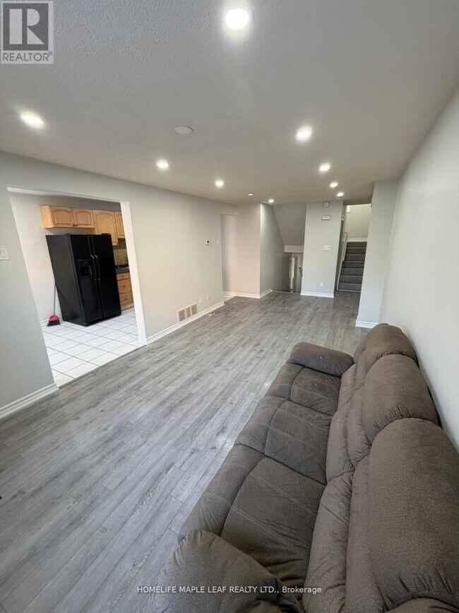 Building Photo - 11 Rusthall Way