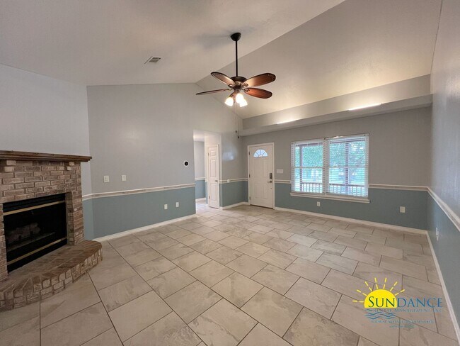 Building Photo - Charming 3BR/2BA Home in South Crestview – Near Bases & Beaches!