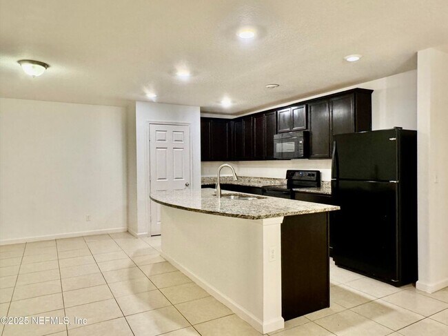 Building Photo - 8709 Lake George Cir W